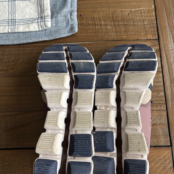 Women’s size 7 on running sneakers purple grey brown - Picture 2 of 5